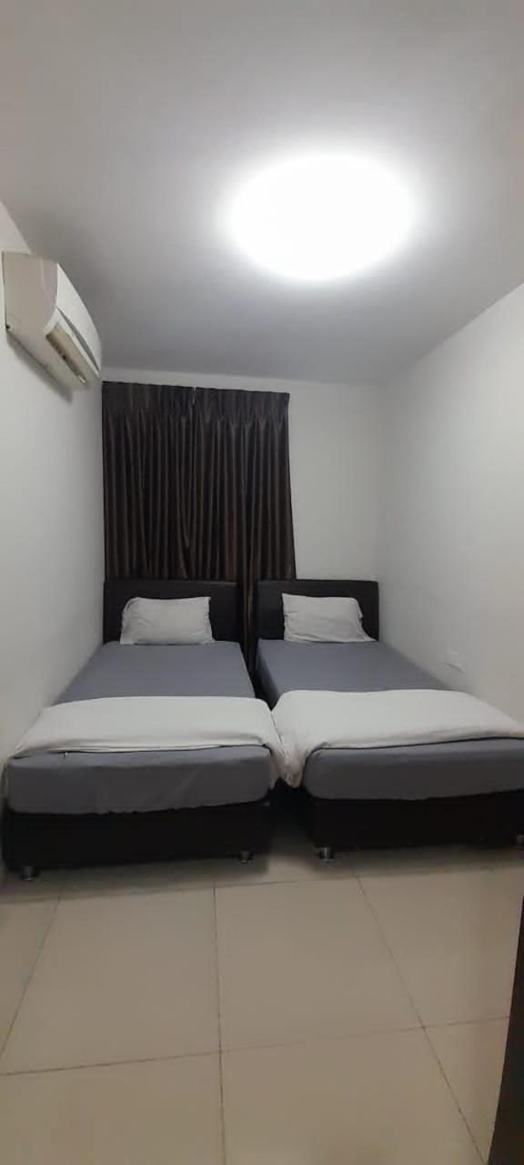 K. Riverfront Apartment Ipoh Exteriör bild
