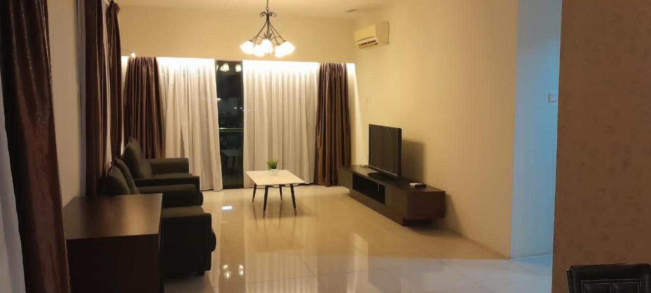 K. Riverfront Apartment Ipoh Exteriör bild