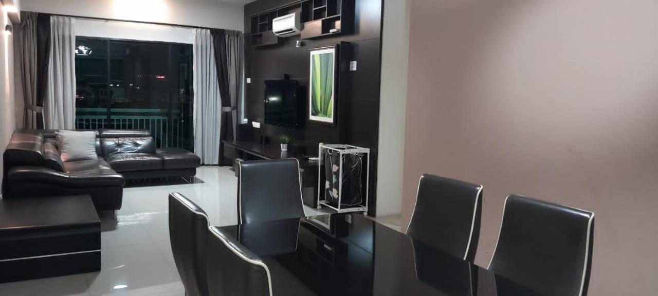 K. Riverfront Apartment Ipoh Exteriör bild